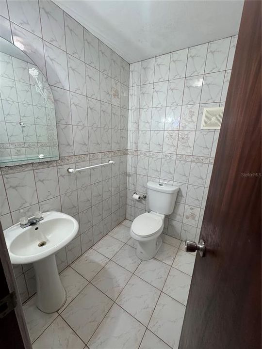 For Sale: $475,000 (4 beds, 2 baths, 2810 Square Feet)