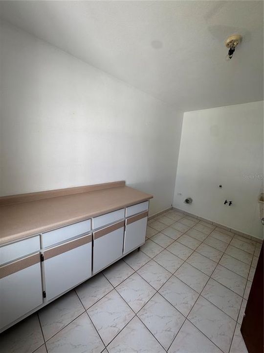 For Sale: $475,000 (4 beds, 2 baths, 2810 Square Feet)