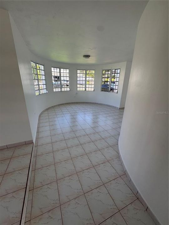 For Sale: $475,000 (4 beds, 2 baths, 2810 Square Feet)