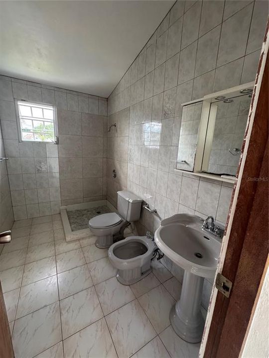 For Sale: $475,000 (4 beds, 2 baths, 2810 Square Feet)