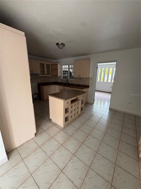 For Sale: $475,000 (4 beds, 2 baths, 2810 Square Feet)