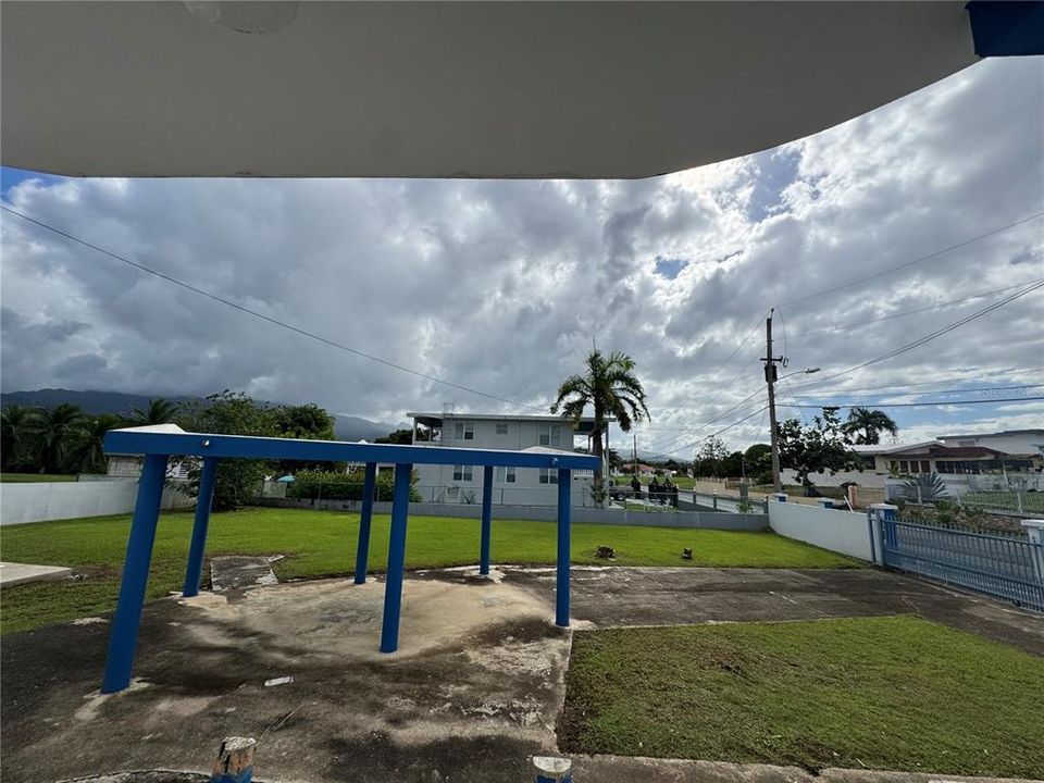 For Sale: $475,000 (4 beds, 2 baths, 2810 Square Feet)