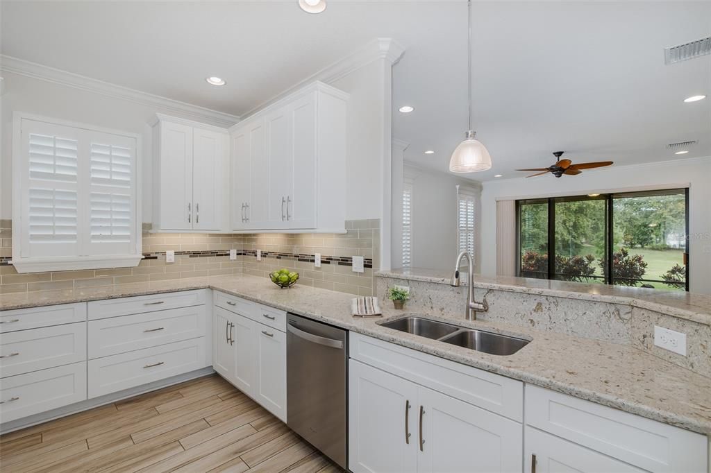 Под контрактом: $459,900 (2 спален, 2 ванн, 1689 Квадратных фут)