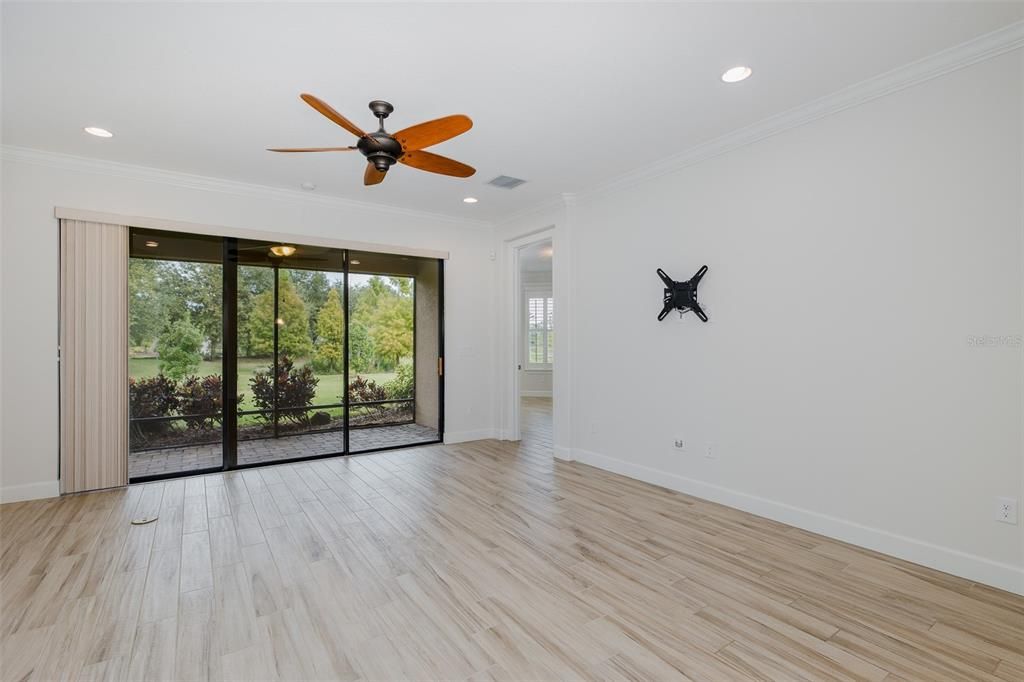 Под контрактом: $459,900 (2 спален, 2 ванн, 1689 Квадратных фут)