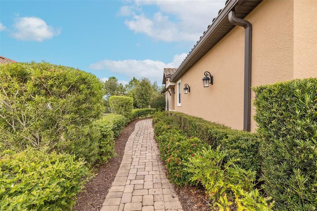 Под контрактом: $459,900 (2 спален, 2 ванн, 1689 Квадратных фут)