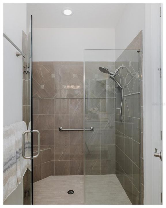 Под контрактом: $459,900 (2 спален, 2 ванн, 1689 Квадратных фут)