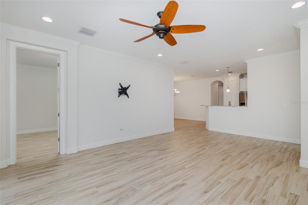 Под контрактом: $459,900 (2 спален, 2 ванн, 1689 Квадратных фут)