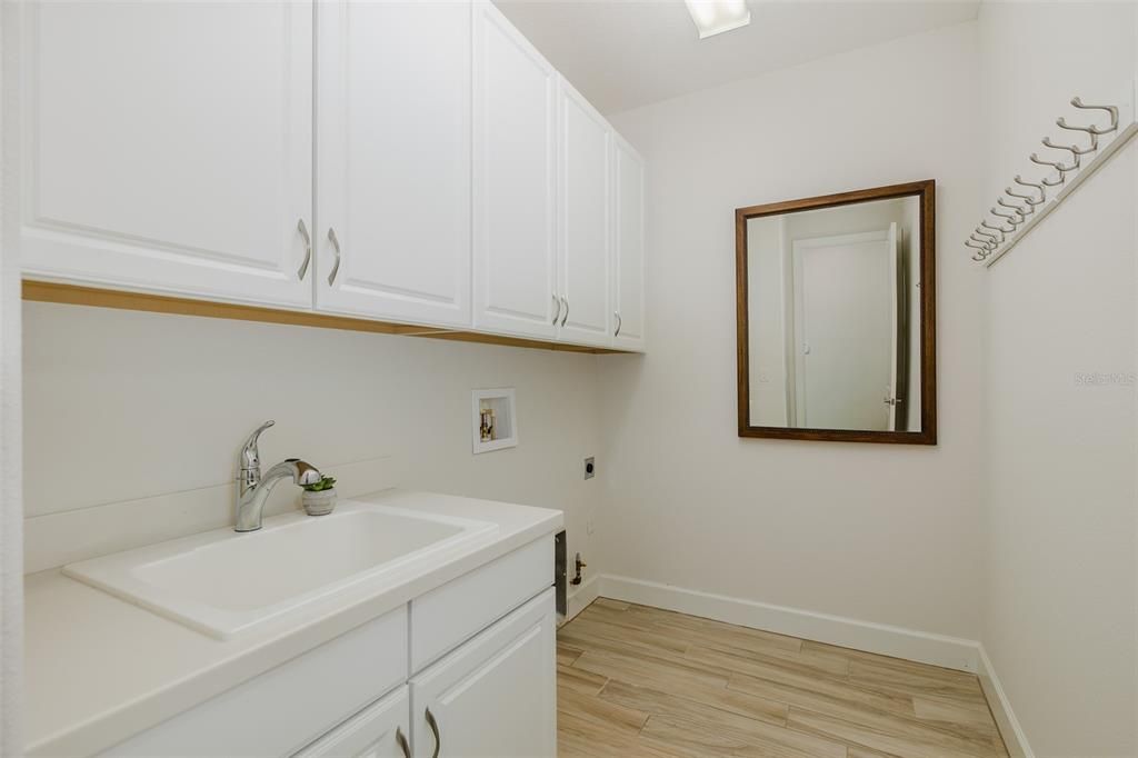 Под контрактом: $459,900 (2 спален, 2 ванн, 1689 Квадратных фут)