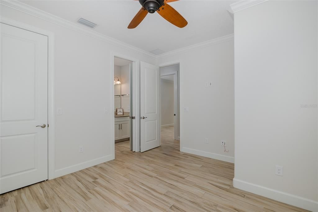 Под контрактом: $459,900 (2 спален, 2 ванн, 1689 Квадратных фут)