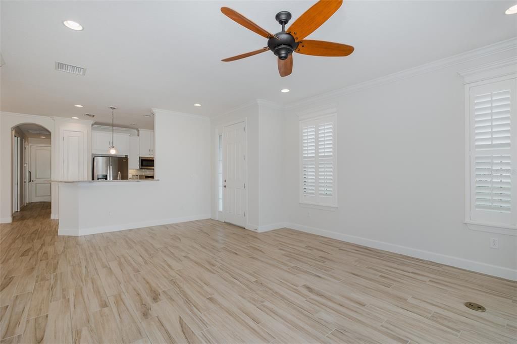 Под контрактом: $459,900 (2 спален, 2 ванн, 1689 Квадратных фут)