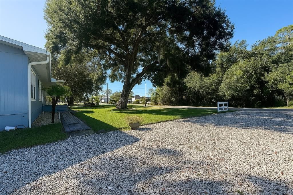 Activo con contrato: $2,350 (4 camas, 2 baños, 1456 Pies cuadrados)