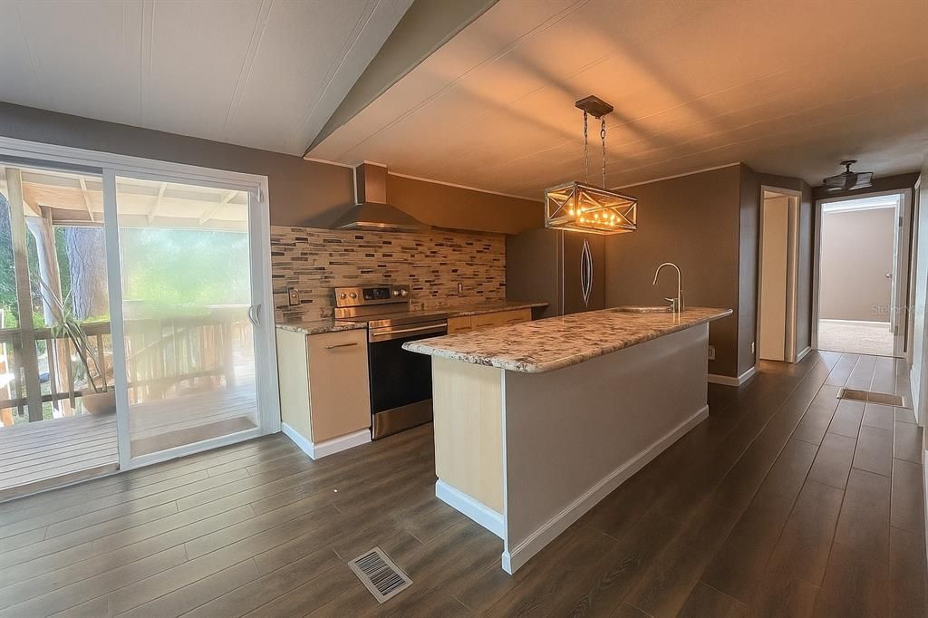 Activo con contrato: $2,350 (4 camas, 2 baños, 1456 Pies cuadrados)