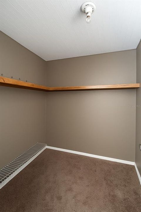 Activo con contrato: $2,350 (4 camas, 2 baños, 1456 Pies cuadrados)