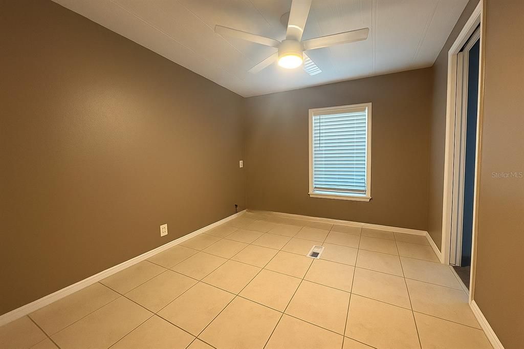 Activo con contrato: $2,350 (4 camas, 2 baños, 1456 Pies cuadrados)