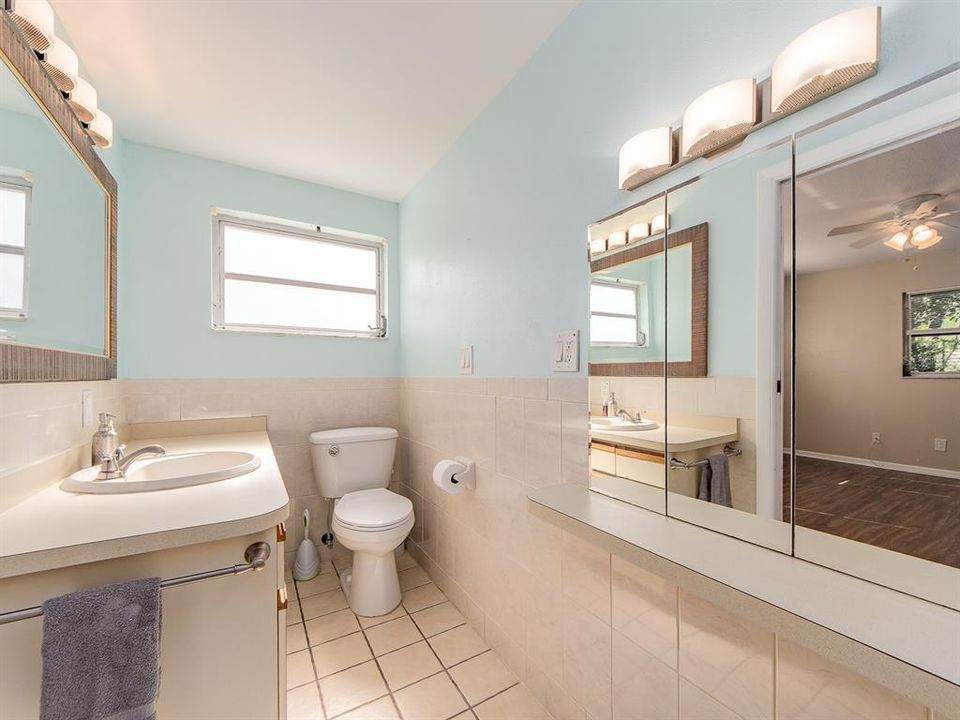 На продажу: $389,900 (3 спален, 2 ванн, 1350 Квадратных фут)