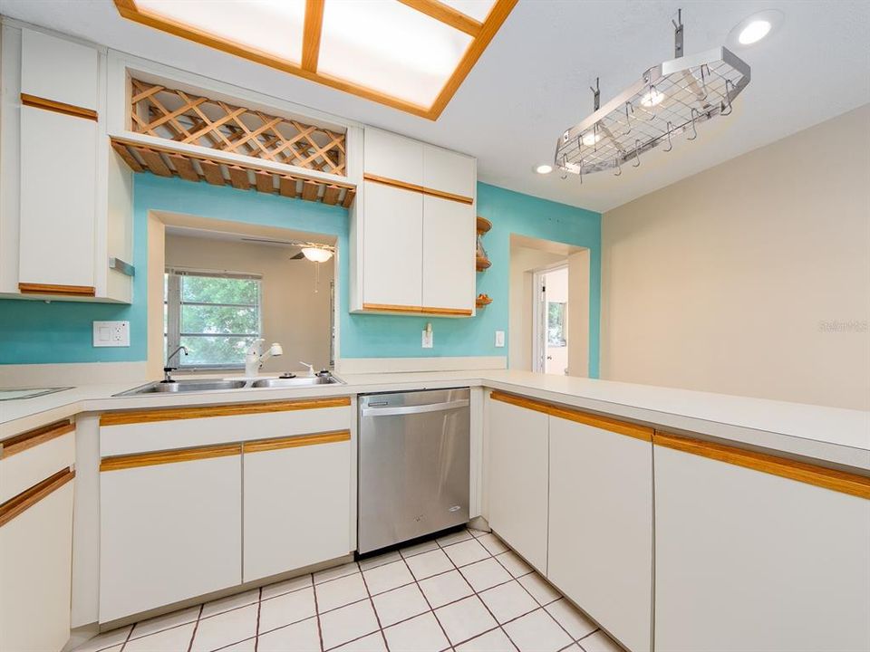 На продажу: $389,900 (3 спален, 2 ванн, 1350 Квадратных фут)