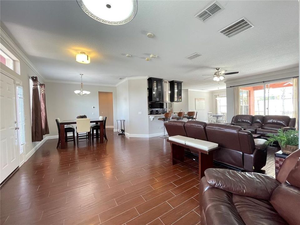 For Rent: $2,700 (4 beds, 3 baths, 2218 Square Feet)