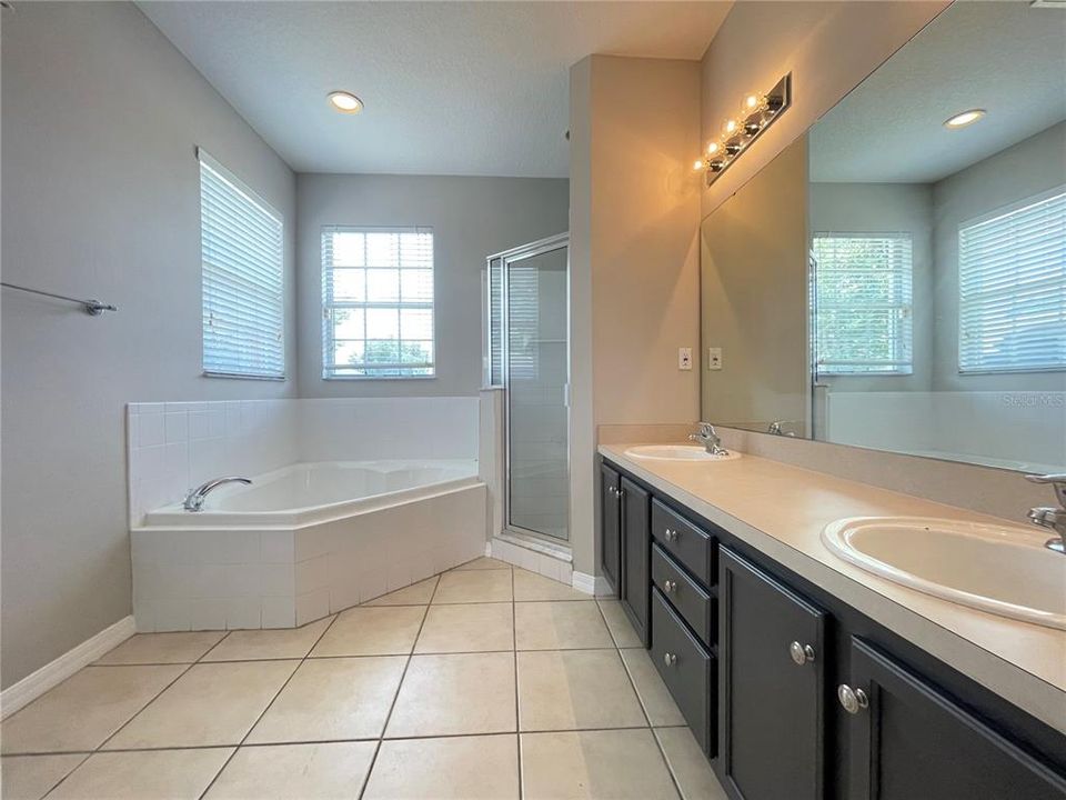 For Rent: $2,700 (4 beds, 3 baths, 2218 Square Feet)