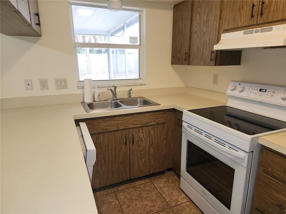 В аренду: $2,200 (3 спален, 2 ванн, 1053 Квадратных фут)