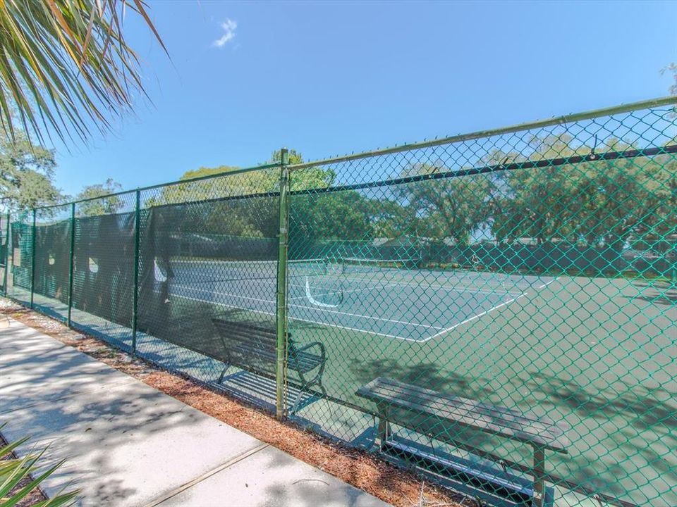 Под контрактом: $139,900 (2 спален, 2 ванн, 1000 Квадратных фут)