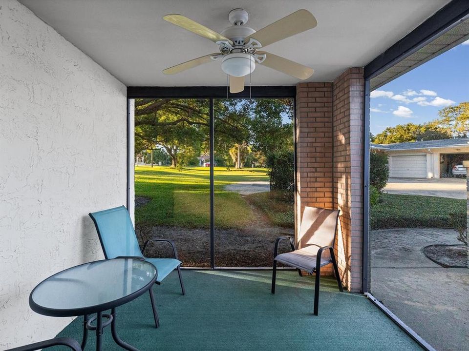 Под контрактом: $139,900 (2 спален, 2 ванн, 1000 Квадратных фут)