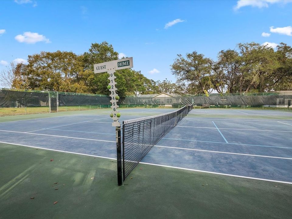 Под контрактом: $139,900 (2 спален, 2 ванн, 1000 Квадратных фут)