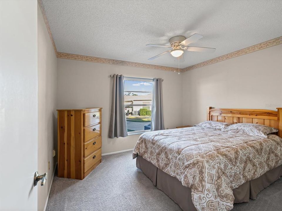 Под контрактом: $139,900 (2 спален, 2 ванн, 1000 Квадратных фут)