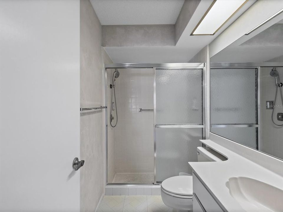 Под контрактом: $139,900 (2 спален, 2 ванн, 1000 Квадратных фут)