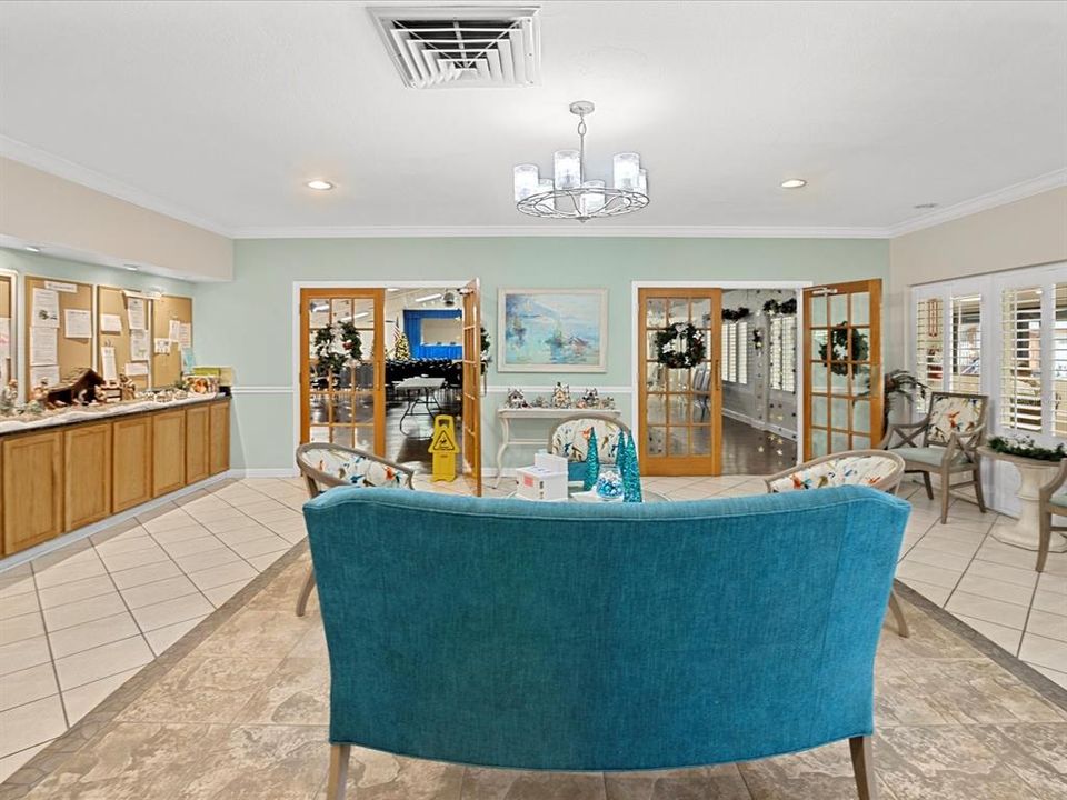 Под контрактом: $139,900 (2 спален, 2 ванн, 1000 Квадратных фут)