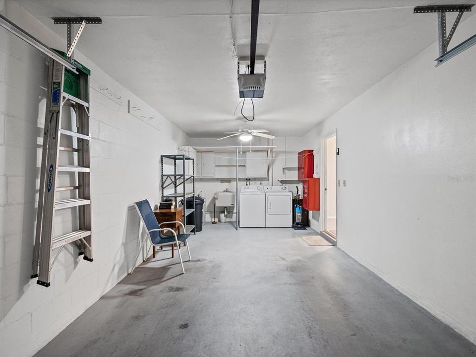 Под контрактом: $139,900 (2 спален, 2 ванн, 1000 Квадратных фут)