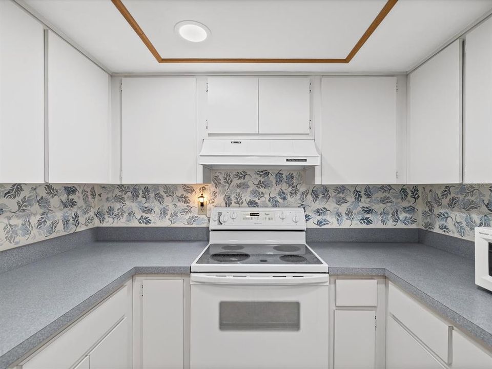 Под контрактом: $139,900 (2 спален, 2 ванн, 1000 Квадратных фут)