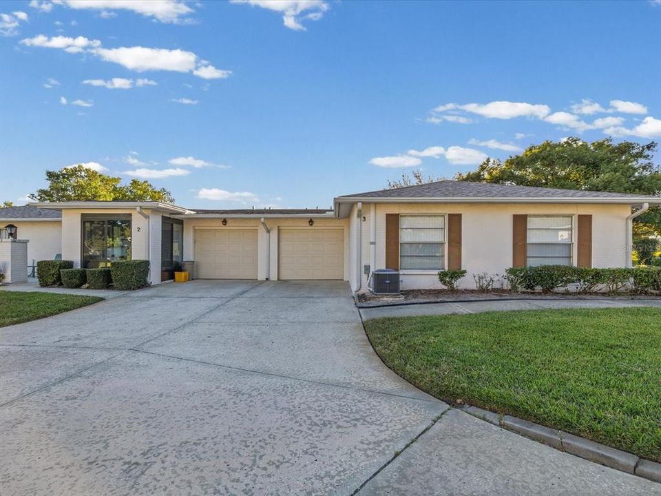 Под контрактом: $139,900 (2 спален, 2 ванн, 1000 Квадратных фут)