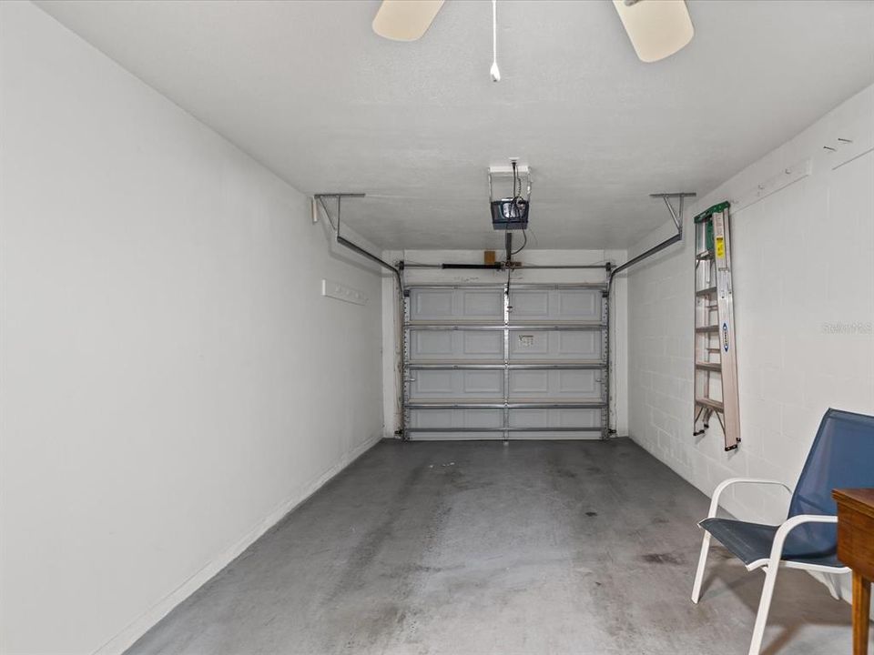 Под контрактом: $139,900 (2 спален, 2 ванн, 1000 Квадратных фут)