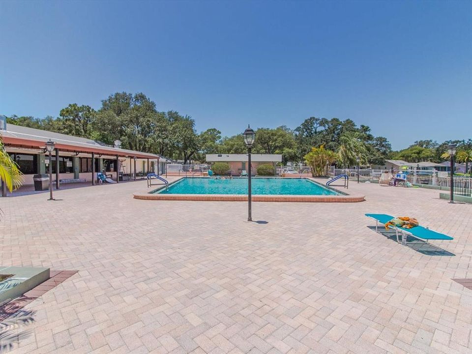 Под контрактом: $139,900 (2 спален, 2 ванн, 1000 Квадратных фут)