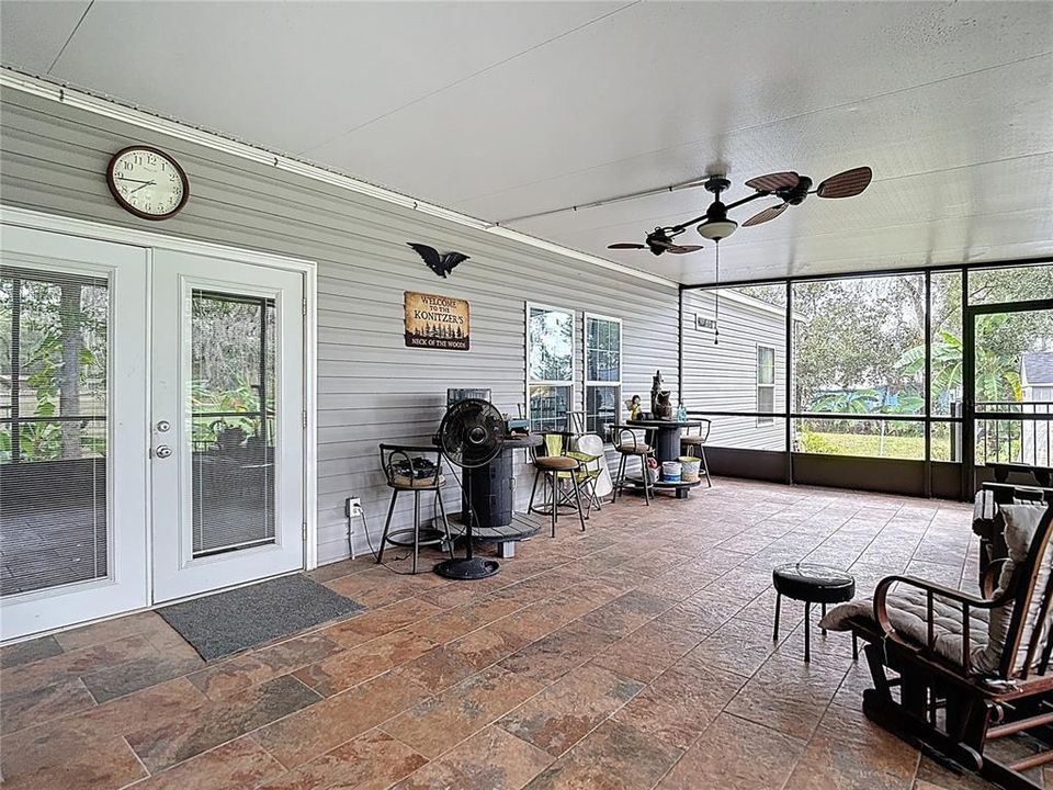 Под контрактом: $276,500 (3 спален, 3 ванн, 2052 Квадратных фут)