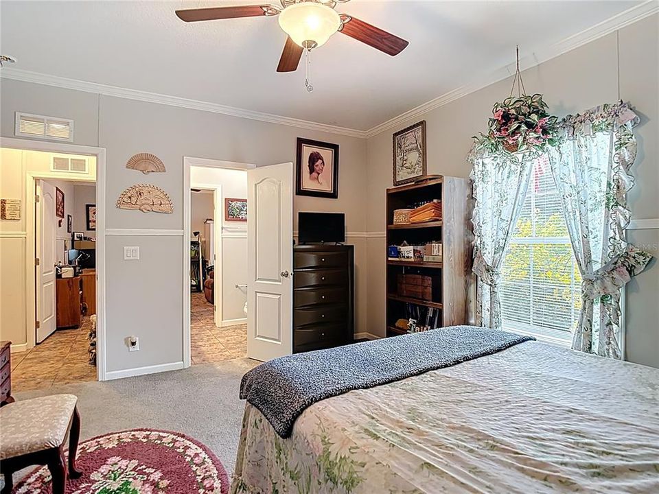 Под контрактом: $276,500 (3 спален, 3 ванн, 2052 Квадратных фут)