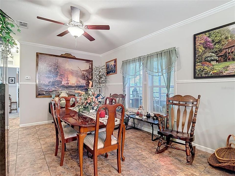 Под контрактом: $276,500 (3 спален, 3 ванн, 2052 Квадратных фут)