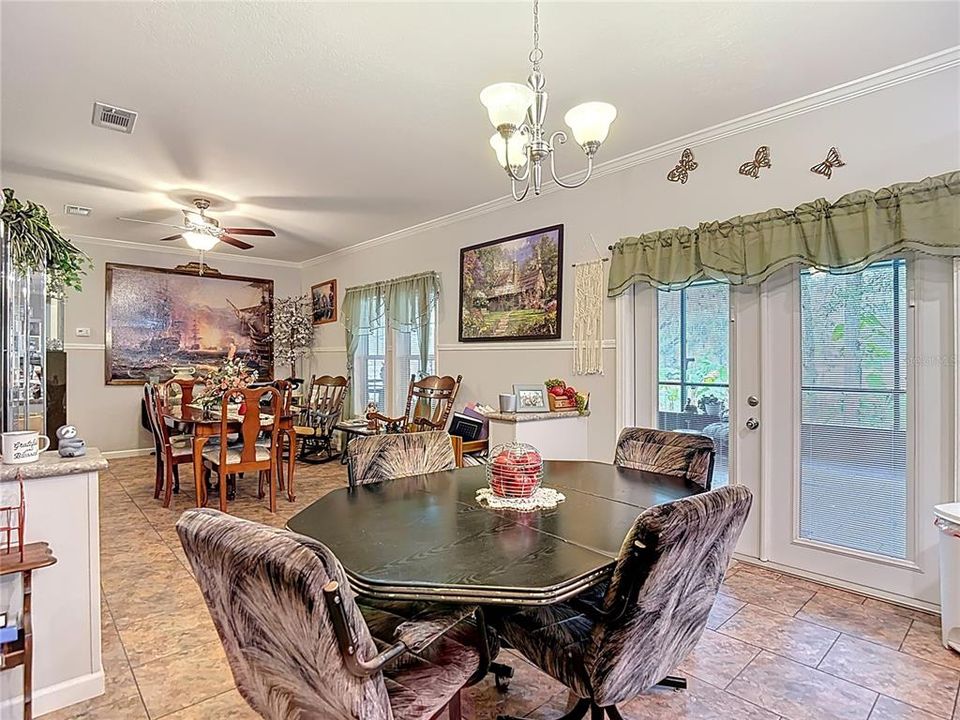 Под контрактом: $276,500 (3 спален, 3 ванн, 2052 Квадратных фут)