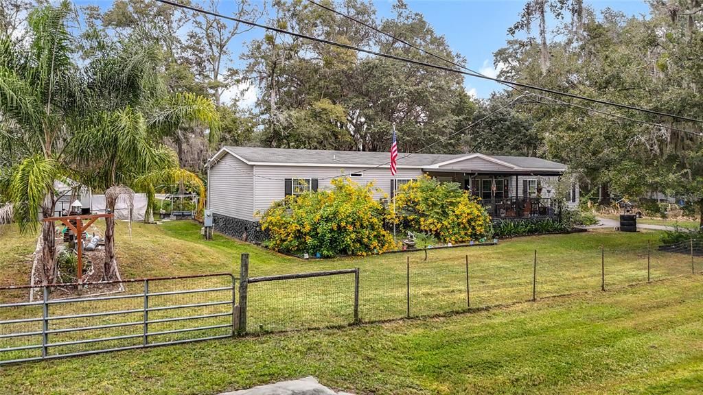 Под контрактом: $276,500 (3 спален, 3 ванн, 2052 Квадратных фут)