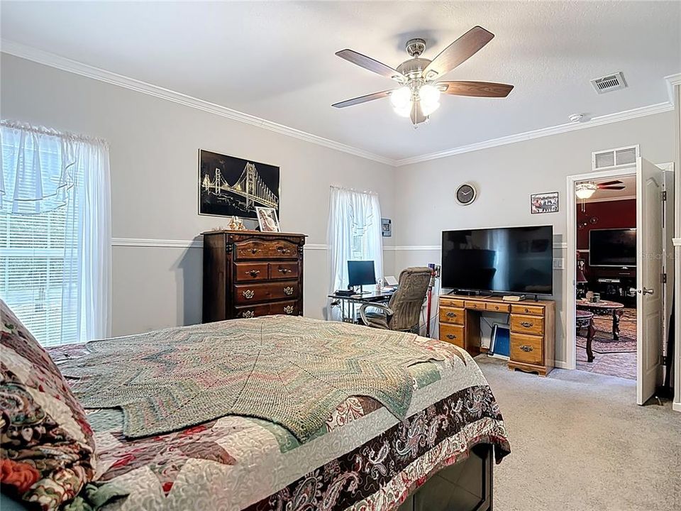 Под контрактом: $276,500 (3 спален, 3 ванн, 2052 Квадратных фут)