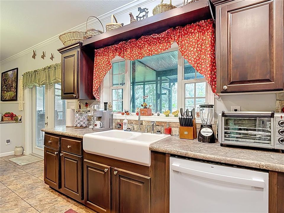 Под контрактом: $276,500 (3 спален, 3 ванн, 2052 Квадратных фут)