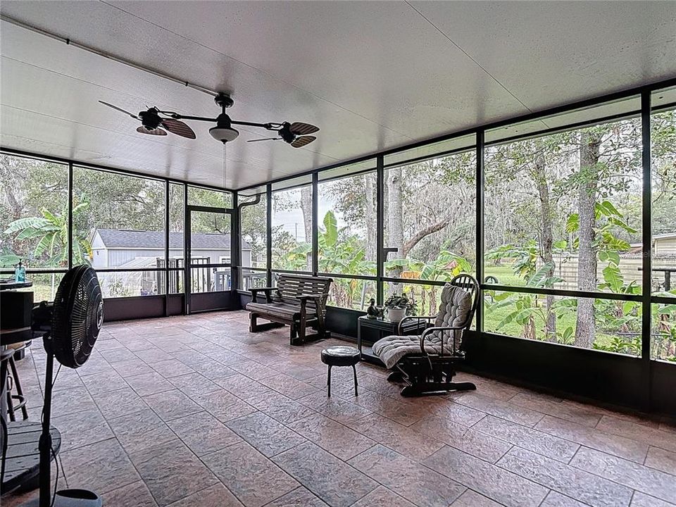 Под контрактом: $276,500 (3 спален, 3 ванн, 2052 Квадратных фут)