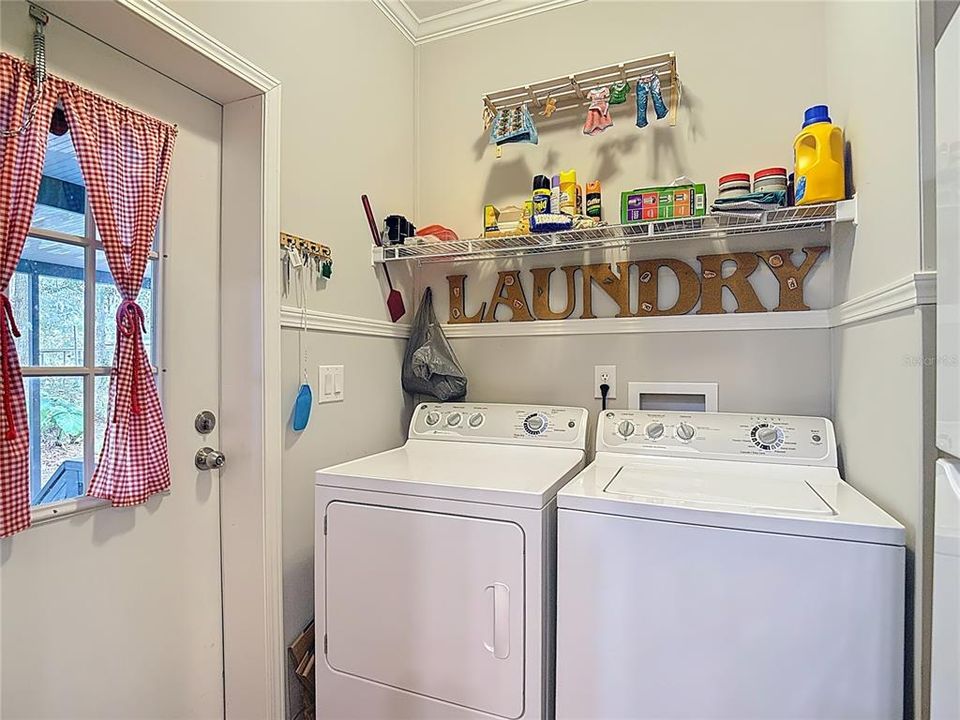 Под контрактом: $276,500 (3 спален, 3 ванн, 2052 Квадратных фут)