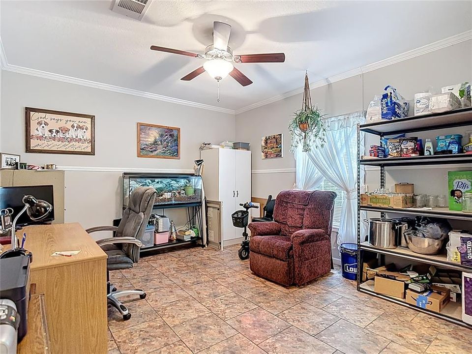 Под контрактом: $276,500 (3 спален, 3 ванн, 2052 Квадратных фут)