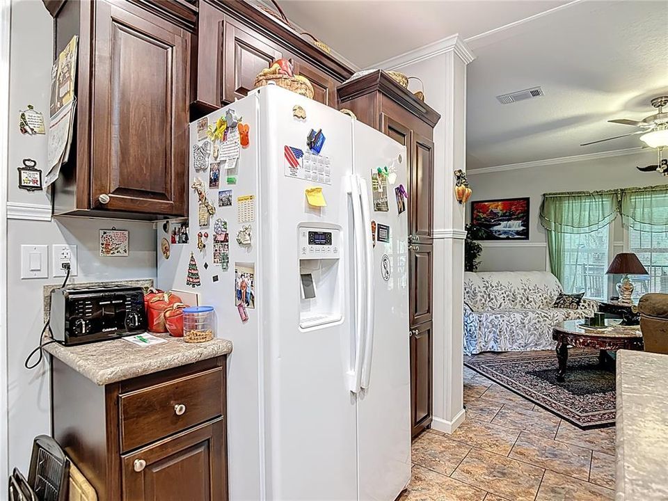 Под контрактом: $276,500 (3 спален, 3 ванн, 2052 Квадратных фут)