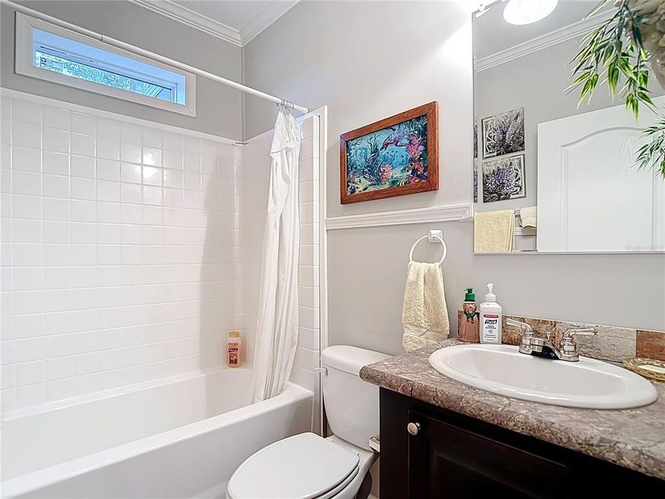 Под контрактом: $276,500 (3 спален, 3 ванн, 2052 Квадратных фут)