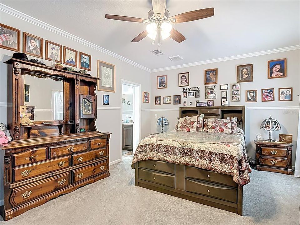 Под контрактом: $276,500 (3 спален, 3 ванн, 2052 Квадратных фут)