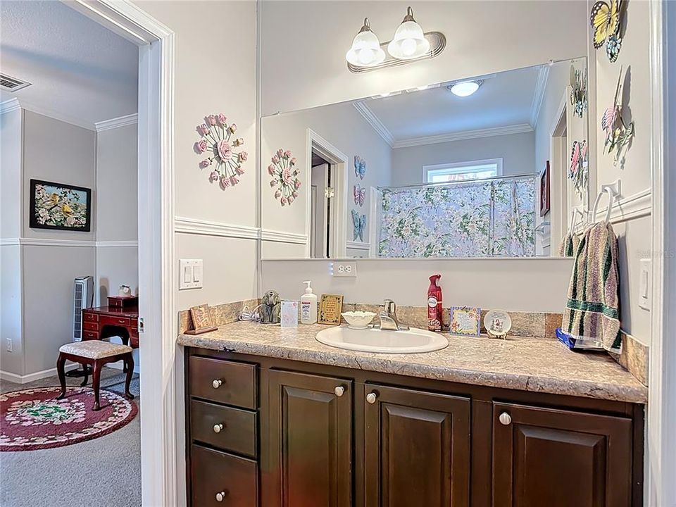 Под контрактом: $276,500 (3 спален, 3 ванн, 2052 Квадратных фут)