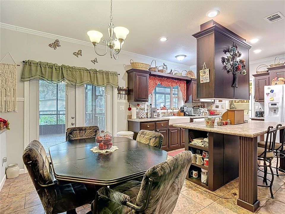 Под контрактом: $276,500 (3 спален, 3 ванн, 2052 Квадратных фут)