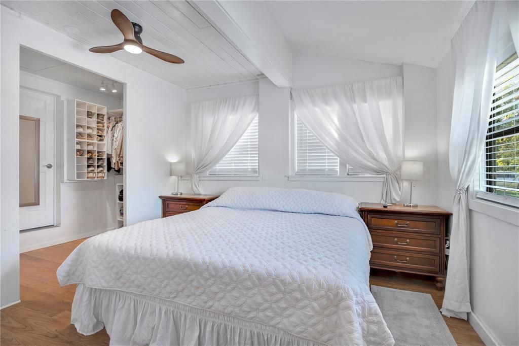 For Sale: $299,900 (3 beds, 1 baths, 1224 Square Feet)